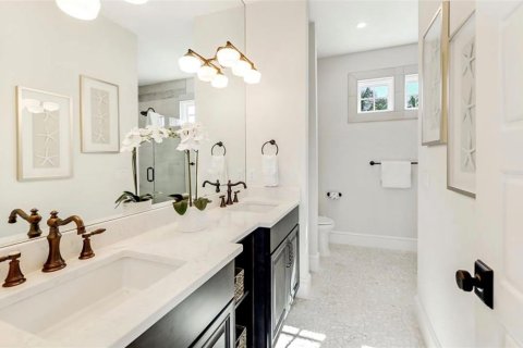 House in Bradenton Beach, Florida 8 bedrooms, 396.69 sq.m. № 1561217 - photo 13