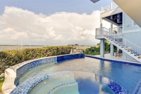 House in Bradenton Beach, Florida 8 bedrooms, 396.69 sq.m. № 1561217 - photo 3