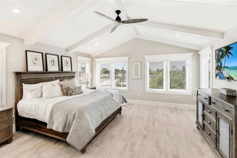 House in Bradenton Beach, Florida 8 bedrooms, 396.69 sq.m. № 1561217 - photo 9