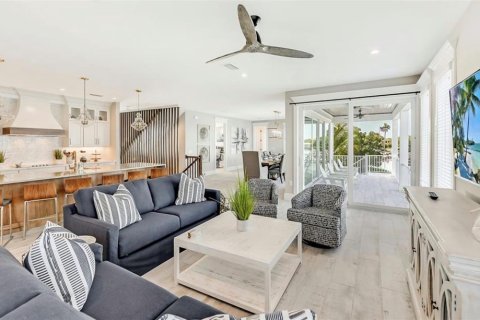 House in Bradenton Beach, Florida 8 bedrooms, 396.69 sq.m. № 1561217 - photo 6