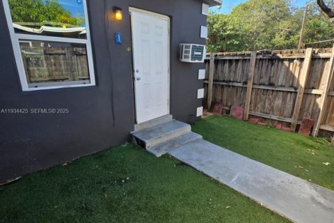 Propiedad comercial en venta en Fort Lauderdale, Florida № 1992562 - foto 1