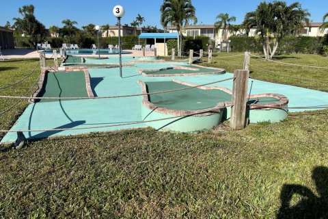 Condo in Palm Springs, Florida, 1 bedroom  № 1101231 - photo 1