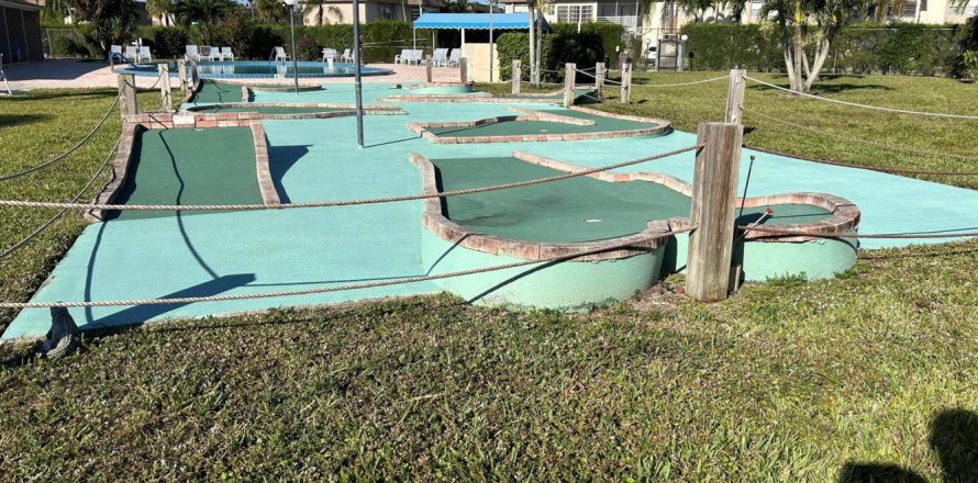 Condo in Palm Springs, Florida, 1 bedroom  № 1101231