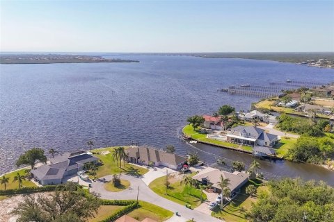 Casa en venta en Port Charlotte, Florida, 3 dormitorios, 242.94 m2 № 1662085 - foto 2
