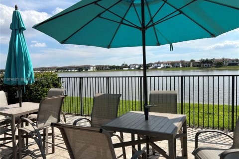 Купить таунхаус в Хайалиа, Флорида 3 спальни, 158.68м2, № 2036037 - фото 15