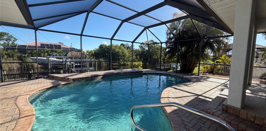 Villa ou maison à Port Charlotte, Floride 4 chambres, 251.11 m2 № 2419951