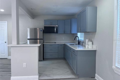 House in Tampa, Florida 2 bedrooms, 95.32 sq.m. № 2195084 - photo 4