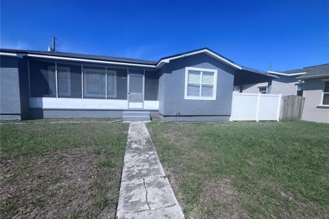 House in Tampa, Florida 2 bedrooms, 95.32 sq.m. № 2195084 - photo 2