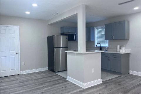 House in Tampa, Florida 2 bedrooms, 95.32 sq.m. № 2195084 - photo 5