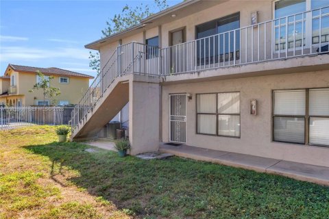 Condo in Miami, Florida, 2 bedrooms  № 2042679 - photo 3