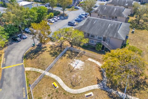 Condo in Miami, Florida, 2 bedrooms  № 2042679 - photo 21