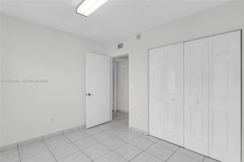 Condo in Miami, Florida, 2 bedrooms  № 2042679 - photo 11