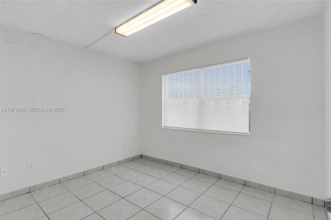 Condo in Miami, Florida, 2 bedrooms  № 2042679 - photo 12