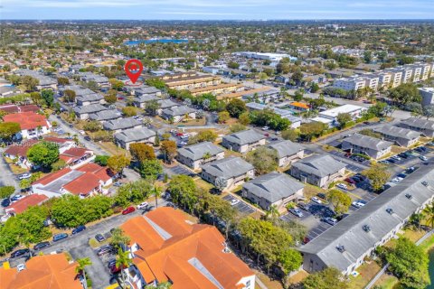 Condo in Miami, Florida, 2 bedrooms  № 2042679 - photo 19