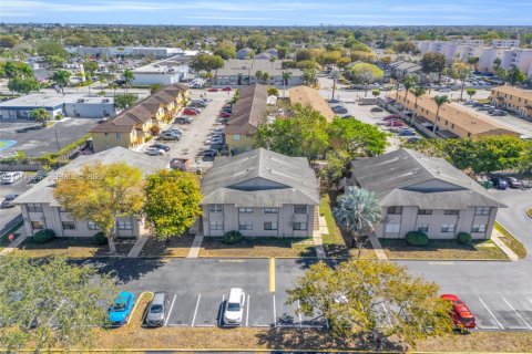 Condo in Miami, Florida, 2 bedrooms  № 2042679 - photo 18