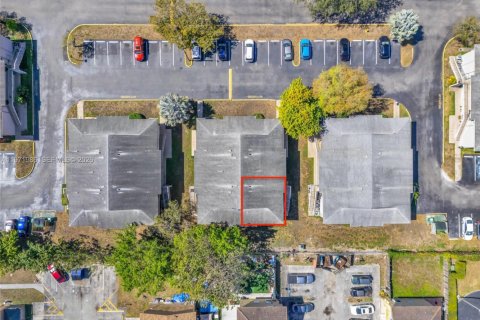 Condo in Miami, Florida, 2 bedrooms  № 2042679 - photo 5