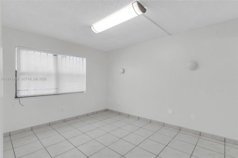 Condo in Miami, Florida, 2 bedrooms  № 2042679 - photo 14