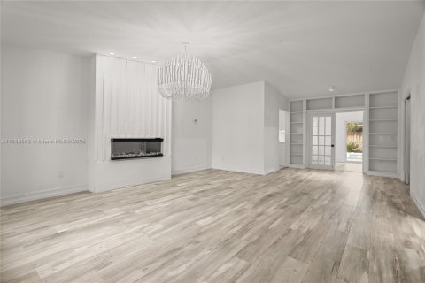 House in Boca Raton, Florida 4 bedrooms, 176.7 sq.m. № 1942427 - photo 4