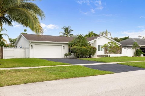 House in Boca Raton, Florida 4 bedrooms, 176.7 sq.m. № 1942427 - photo 3