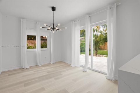 House in Boca Raton, Florida 4 bedrooms, 176.7 sq.m. № 1942427 - photo 16