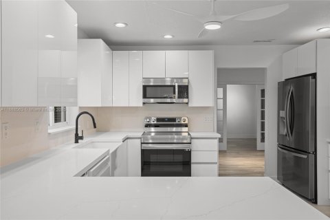 House in Boca Raton, Florida 4 bedrooms, 176.7 sq.m. № 1942427 - photo 18