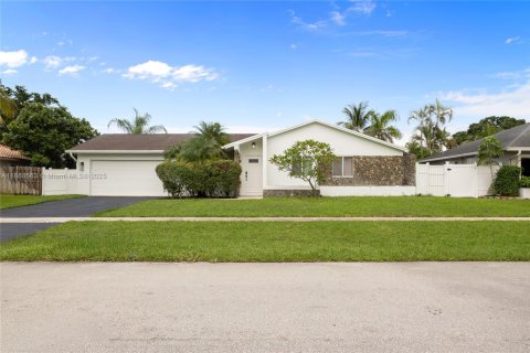 House in Boca Raton, Florida 4 bedrooms, 176.7 sq.m. № 1942427