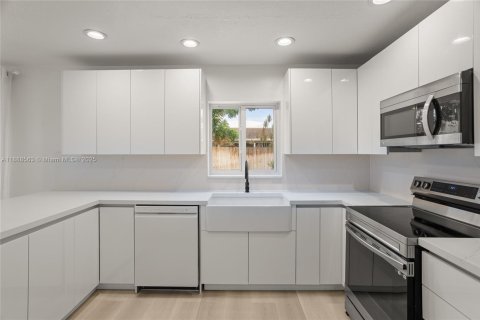 House in Boca Raton, Florida 4 bedrooms, 176.7 sq.m. № 1942427 - photo 15