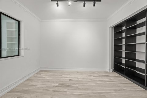 House in Boca Raton, Florida 4 bedrooms, 176.7 sq.m. № 1942427 - photo 9