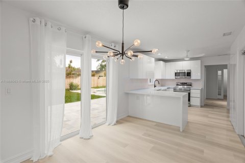 House in Boca Raton, Florida 4 bedrooms, 176.7 sq.m. № 1942427 - photo 17