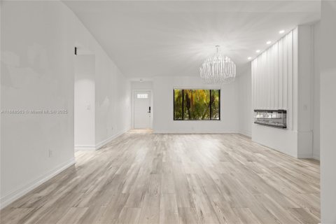 House in Boca Raton, Florida 4 bedrooms, 176.7 sq.m. № 1942427 - photo 6