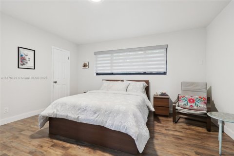 House in Hollywood, Florida 4 bedrooms, 193.79 sq.m. № 1927997 - photo 22