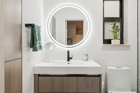 House in Hollywood, Florida 4 bedrooms, 193.79 sq.m. № 1927997 - photo 24