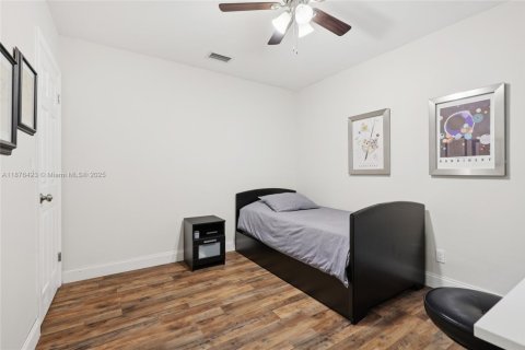 House in Hollywood, Florida 4 bedrooms, 193.79 sq.m. № 1927997 - photo 19