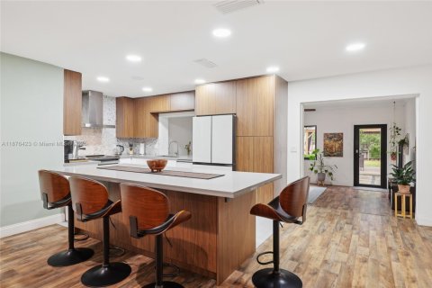 House in Hollywood, Florida 4 bedrooms, 193.79 sq.m. № 1927997 - photo 9