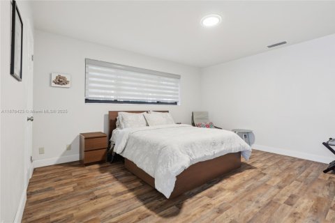 House in Hollywood, Florida 4 bedrooms, 193.79 sq.m. № 1927997 - photo 23