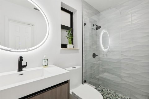 House in Hollywood, Florida 4 bedrooms, 193.79 sq.m. № 1927997 - photo 25