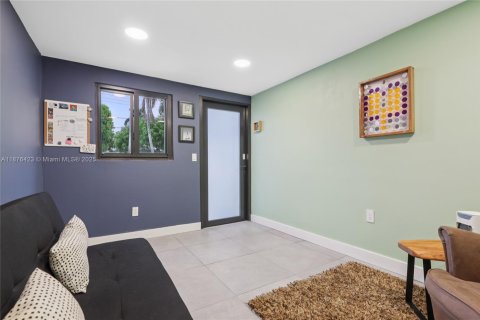 House in Hollywood, Florida 4 bedrooms, 193.79 sq.m. № 1927997 - photo 14