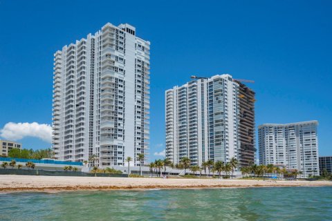 Condominio en Pompano Beach, Florida, 2 dormitorios  № 2260200