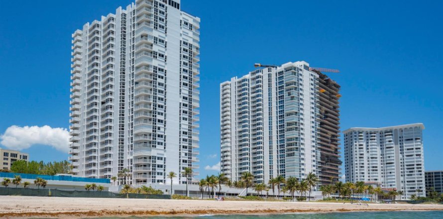 Condominio en Pompano Beach, Florida, 2 dormitorios  № 2260200