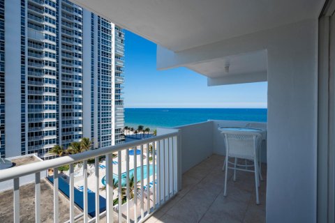 Condominio en venta en Pompano Beach, Florida, 2 dormitorios, 145.86 m2 № 2260200 - foto 16