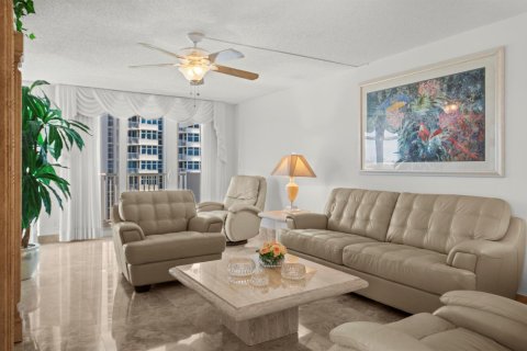 Condominio en venta en Pompano Beach, Florida, 2 dormitorios, 145.86 m2 № 2260200 - foto 3