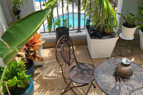 Adosado en venta en Doral, Florida, 3 dormitorios, 226.5 m2 № 1764357 - foto 23