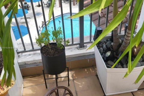 Adosado en venta en Doral, Florida, 3 dormitorios, 226.5 m2 № 1764357 - foto 2