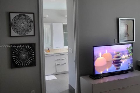 Adosado en venta en Doral, Florida, 3 dormitorios, 226.5 m2 № 1764357 - foto 28