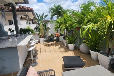 Adosado en venta en Doral, Florida, 3 dormitorios, 226.5 m2 № 1764357 - foto 18