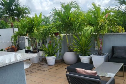 Adosado en venta en Doral, Florida, 3 dormitorios, 226.5 m2 № 1764357 - foto 8