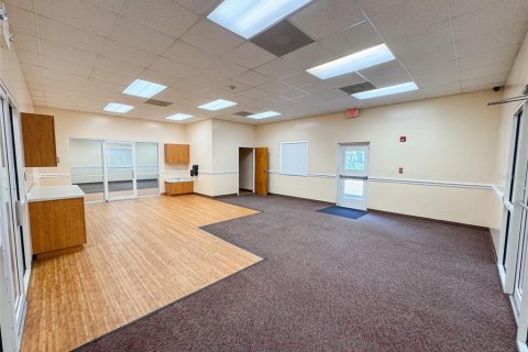 Immobilier commercial à louer à Sanford, Floride № 2156995 - photo 12