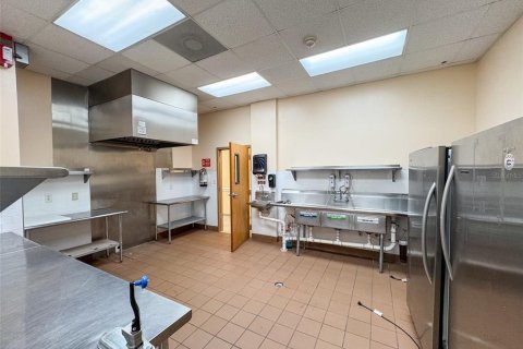Immobilier commercial à louer à Sanford, Floride № 2156995 - photo 7