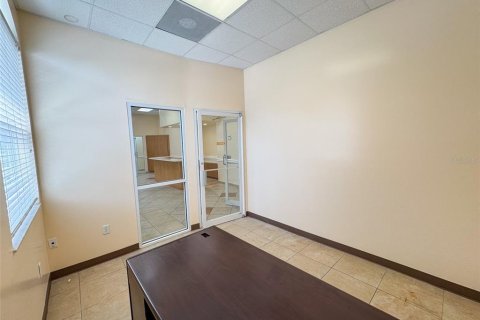 Immobilier commercial à louer à Sanford, Floride № 2156995 - photo 3