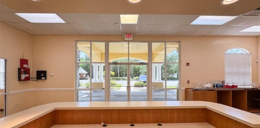 Immobilier commercial à Sanford, Floride № 2156995